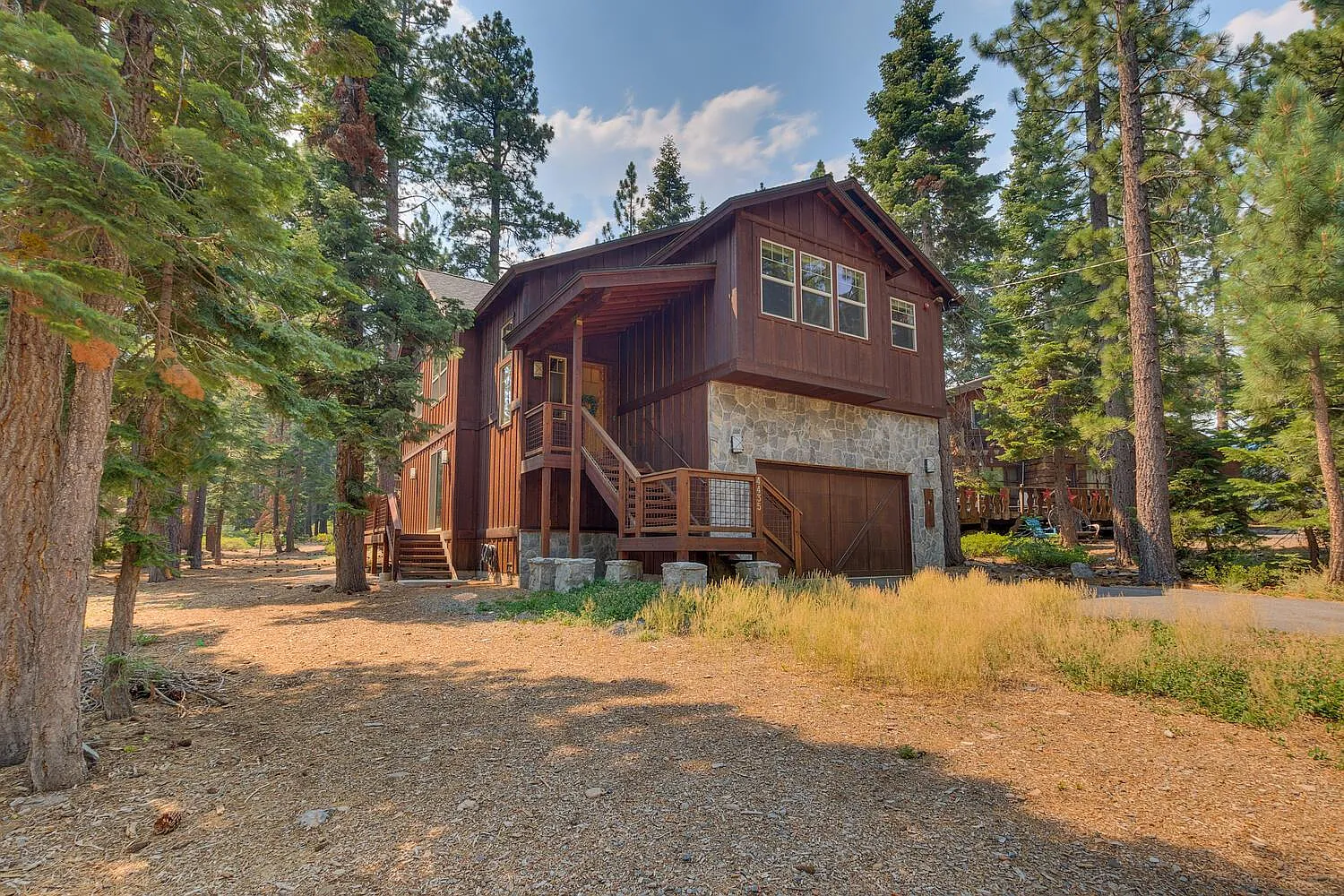 4 bed, 2.5 bath, 2590 sqft, $6,500 — Photo 1