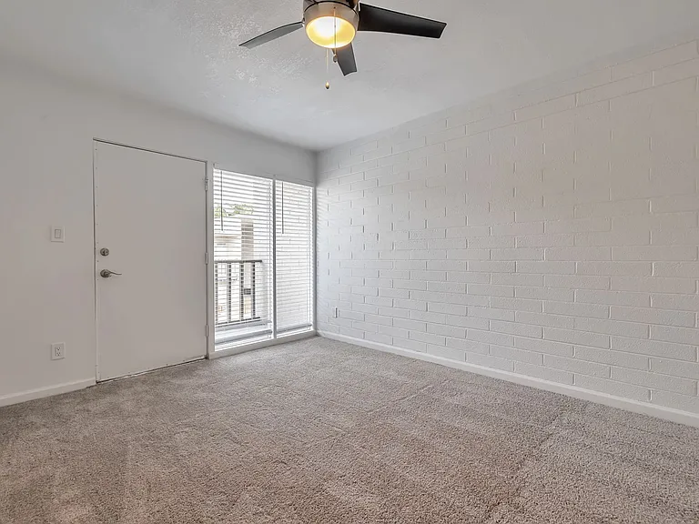 1815 W Tuckey Ln — Photo 3