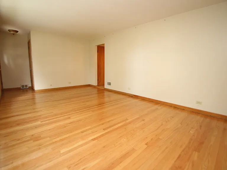 8214 W Wilson Ave — Photo 4
