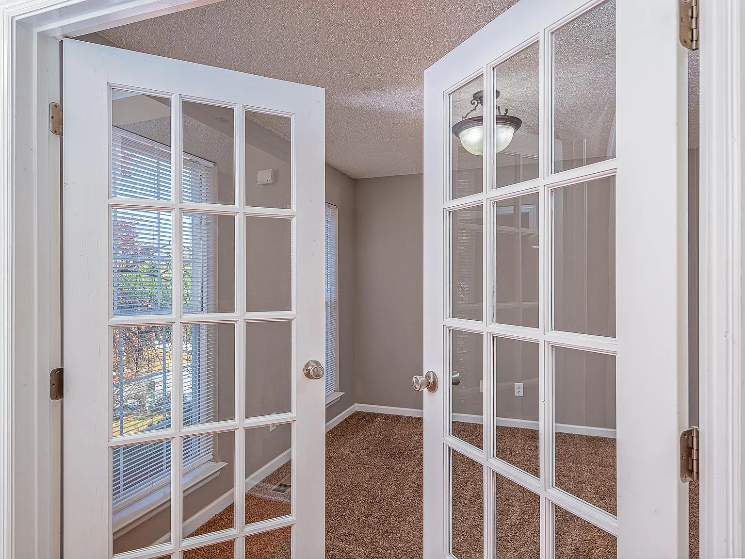3 bed, 2.5 bath, 1849 sqft, $2,295 — Photo 3