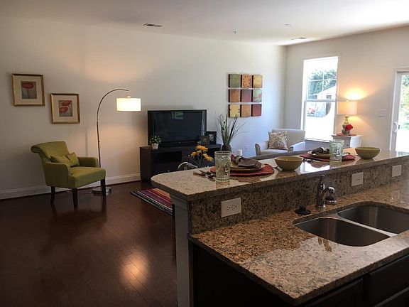 5th image of 225 Thompson Ave #6