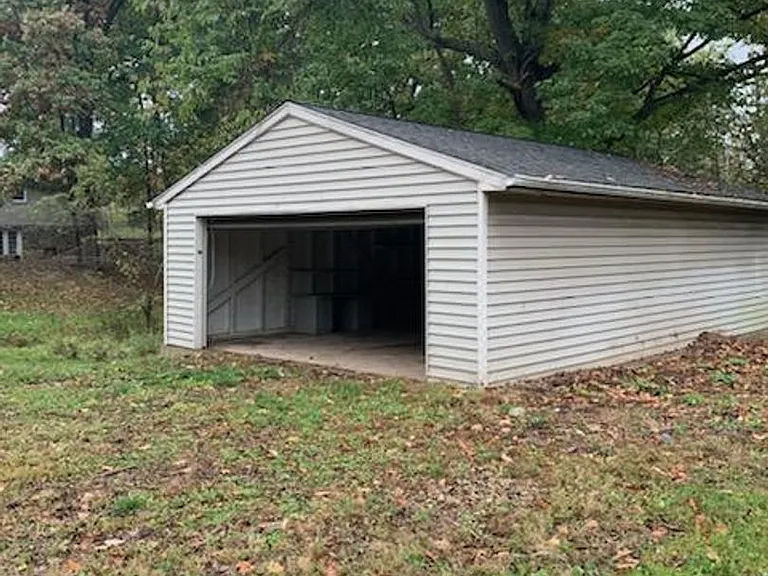 889 Ghent Rd — Photo 11