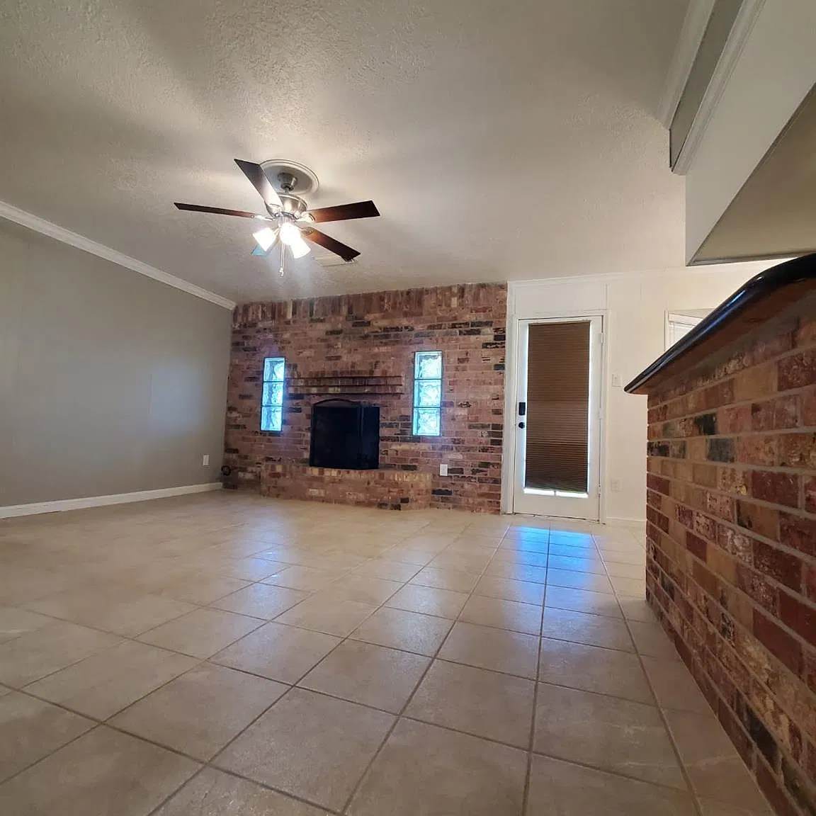 3 bed, 2.0 bath, 1457 sqft, $2,200 — Photo 4