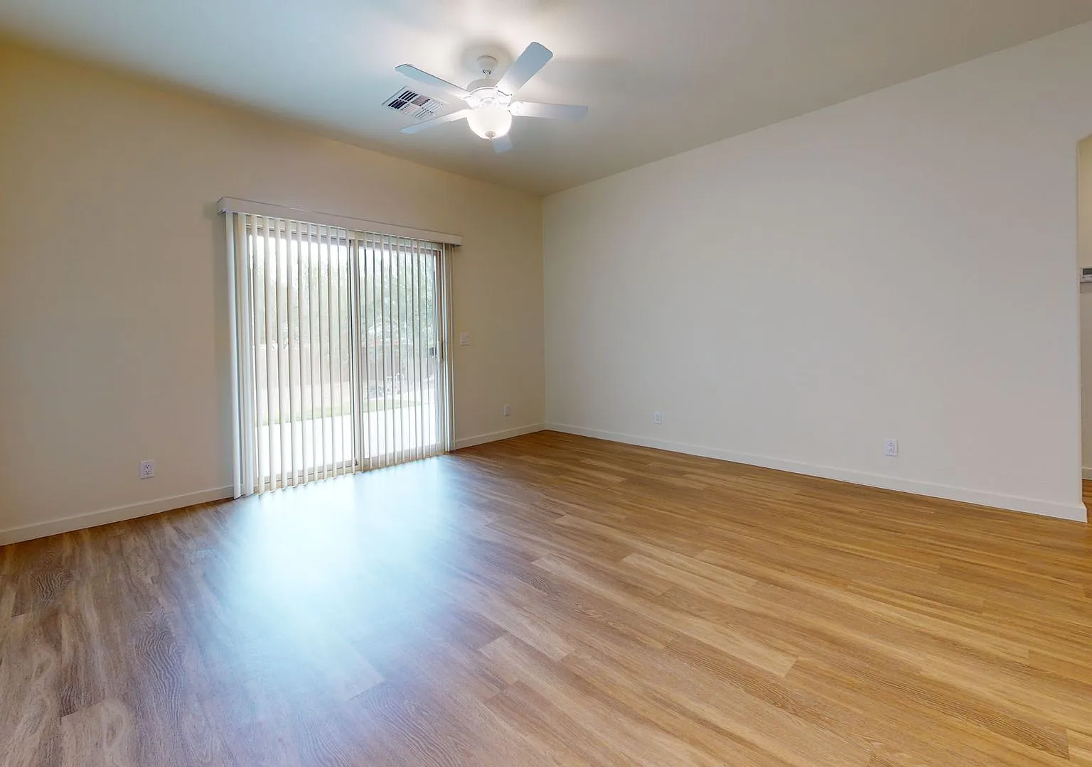 Gorgeous move-in ready home in 55+ Active Adult Community. — Photo 4