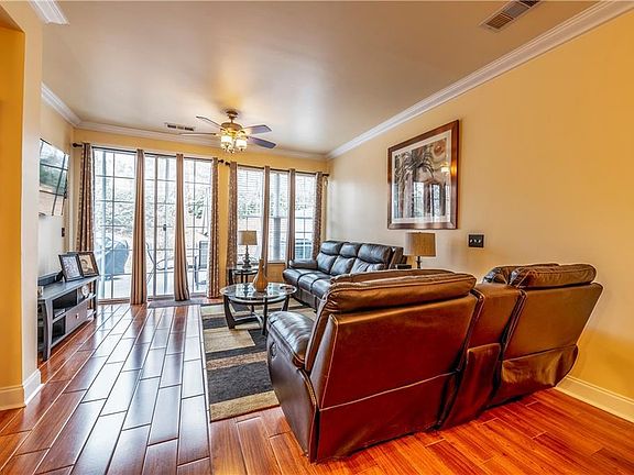 4th image of 3433 Fernview Dr