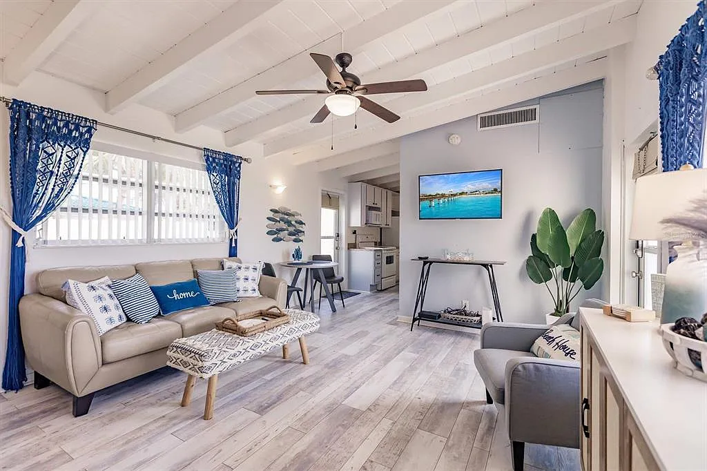 Studio, 1.0 bath, 435 sqft, $5,070 — Photo 2