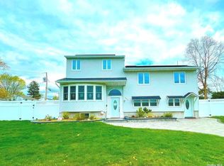 442 N Central Dr, Massapequa, NY 11758