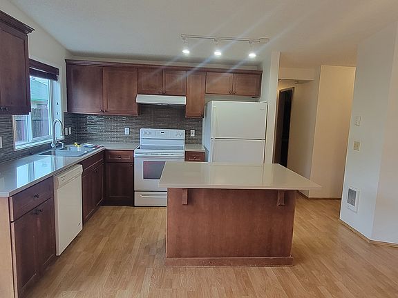 4th image of 15212 NE 19th Ct