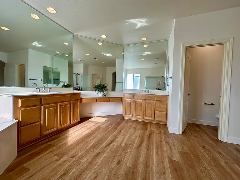 Mokelumne Dr — Photo 28