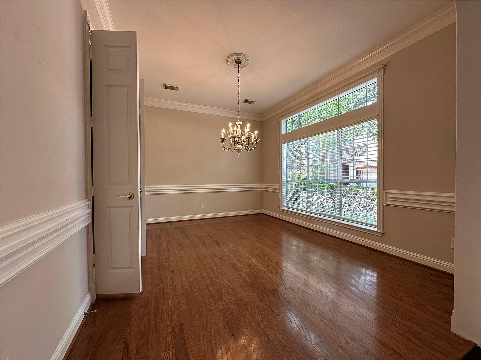 3 bed, 3.5 bath, 3631 sqft, $3,250 — Photo 3