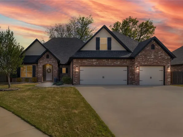 4608 W Waters Edge Dr, Rogers, AR 72758