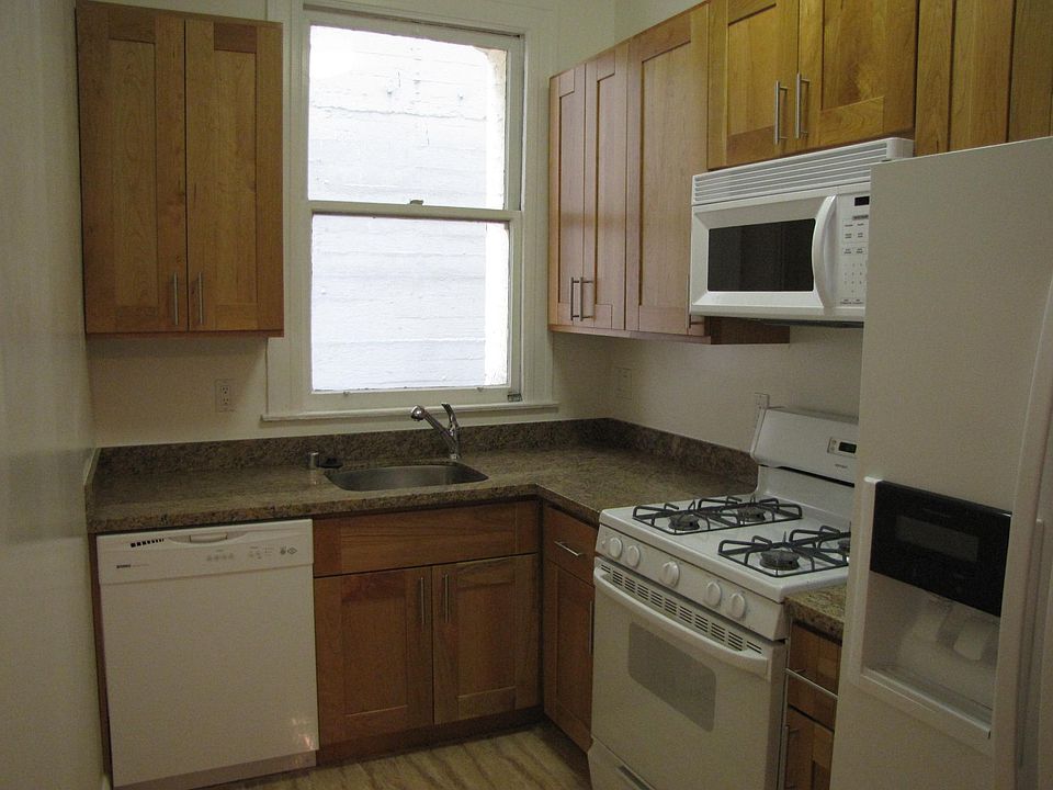 2nd image of 1105 Bush St #103