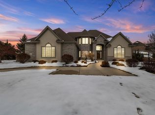 N53W21718 Taylors Woods Dr, Menomonee Falls, WI 53051