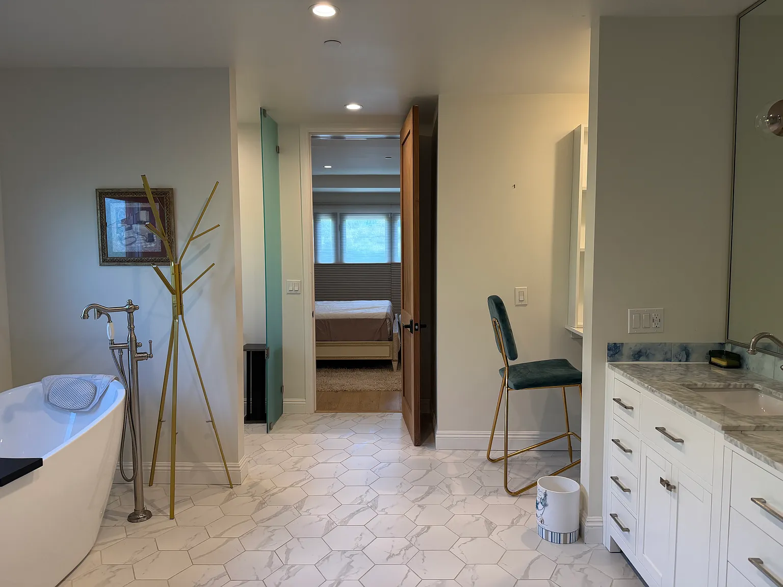 4 bed, 2632 sqft, $15,000 — Photo 2