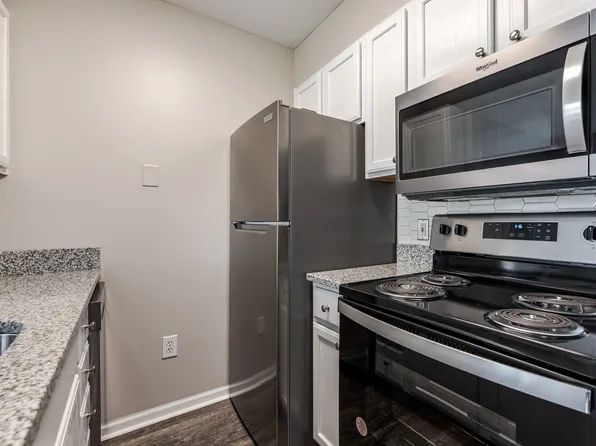 Eastpointe Lakes Apartments and Townhomes