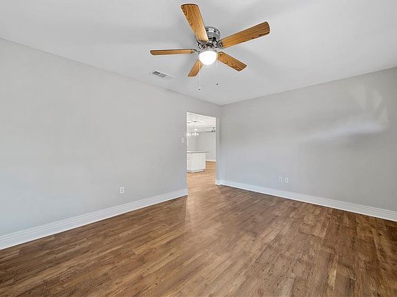 4th image of 1104 Willard Dr