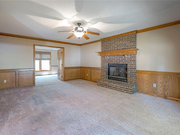 5th image of 513 NE Victoria Dr