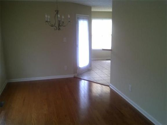 5th image of 3235 Twelve Oaks Blvd