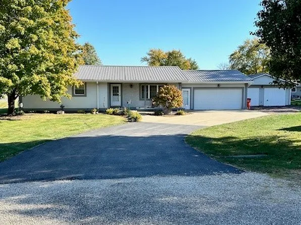 38 Chickadee Ct E, Bethany, IL 61914