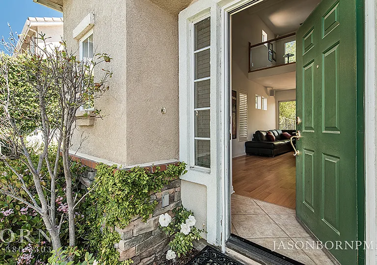 5482 Avignon Ct — Photo 2