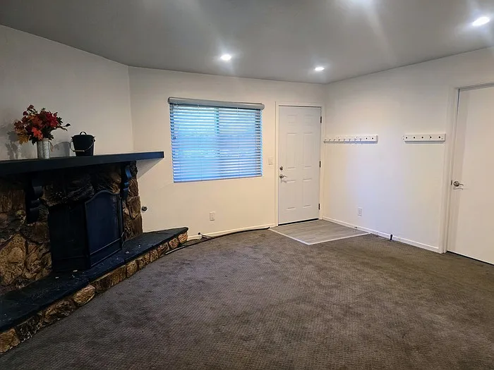 2 bed, 1.0 bath, $1,550 — Photo 2
