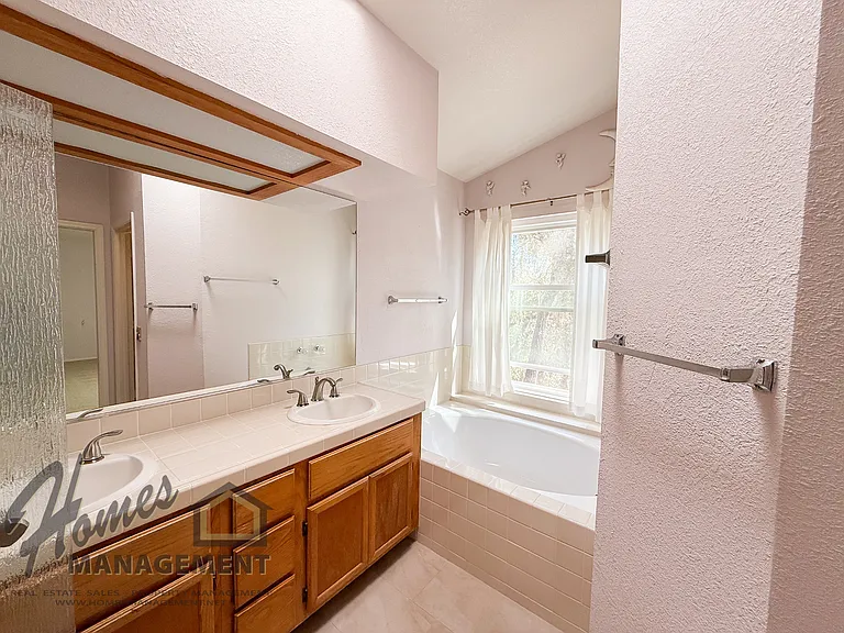 593 Silver Shadow Dr — Photo 16