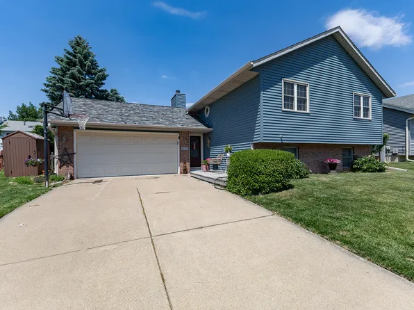2440 W 60th Pl, Davenport, IA 52806