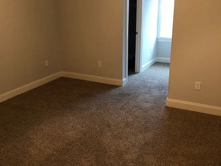 410 Walker Cir — Photo 8