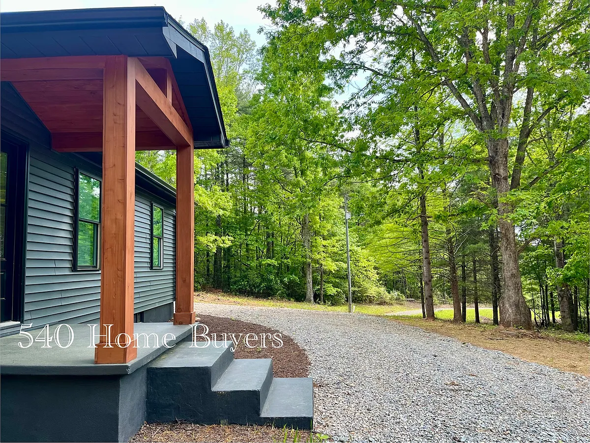 Building Photo - 272 Sawmill Rd