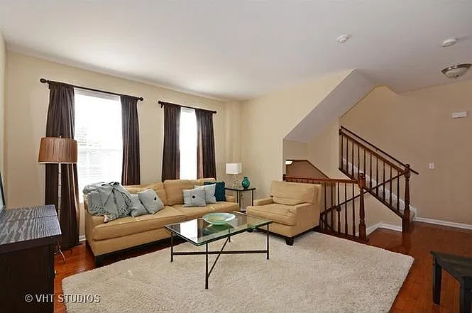 3 bed, 2.5 bath, 1929 sqft, $2,550 — Photo 3