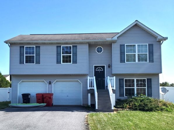 29 Shirk Dr, Fredericksburg, PA 17026