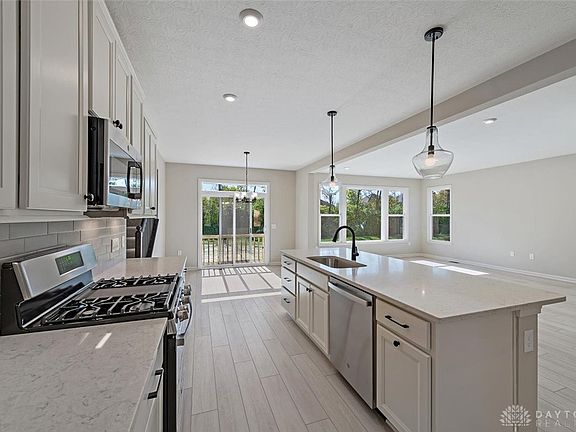 4th image of 736 Harvest Ln