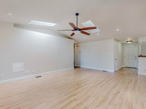 4th image of 9636 Seligman Ave NE