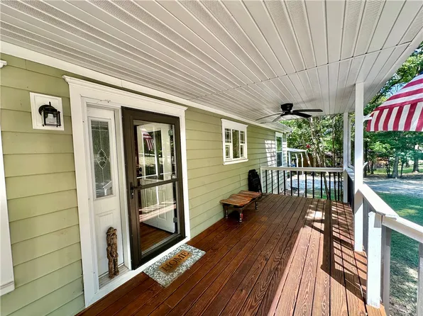 2 Pine Ln, Eureka Springs, AR 72631