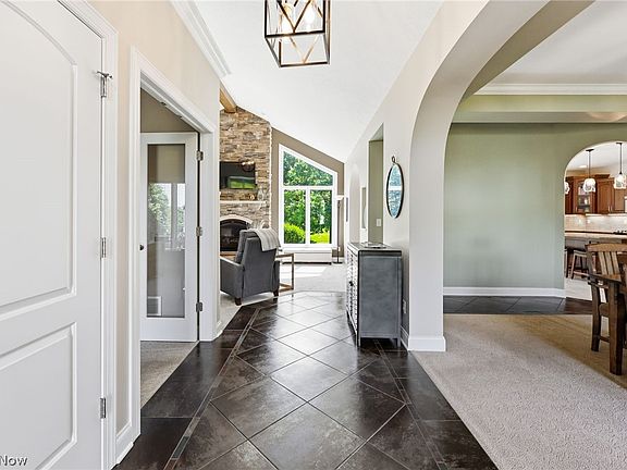 3rd image of 3341 Creekside Trl