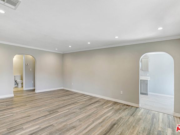 4th image of 348 Pear St
