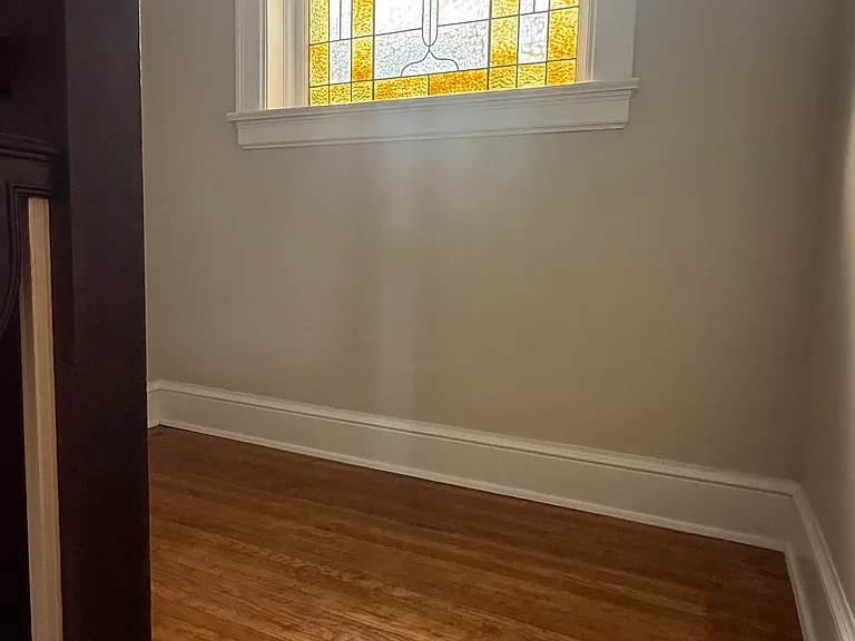 37 W Court St — Photo 15