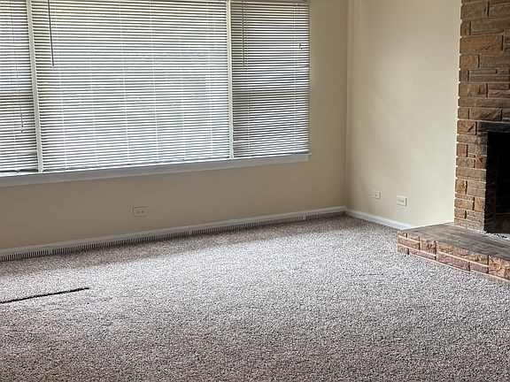 3rd image of 1029 E Liberty Dr