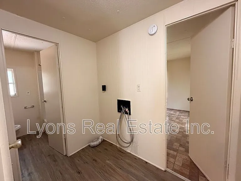 8146 Tolles Dr — Photo 8