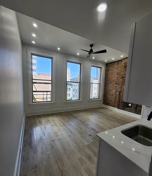 17 E Court St #32 — Photo 5