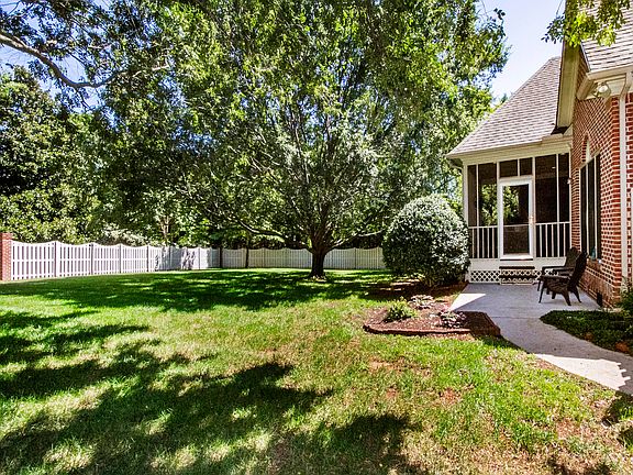 2nd image of 1704 Criswell Hill Ln