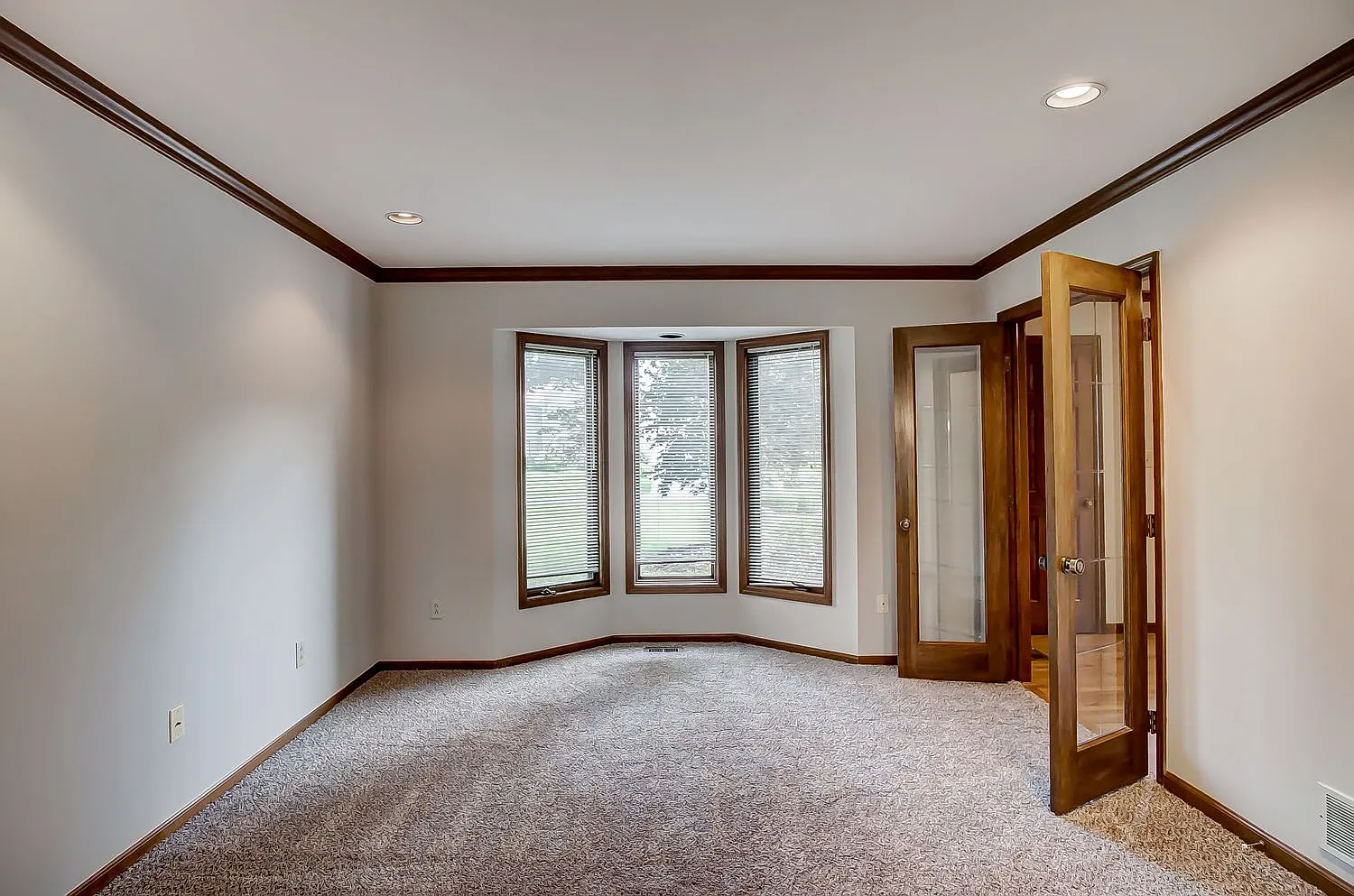 4 bed, 2.5 bath, 2573 sqft, $3,000 — Photo 4