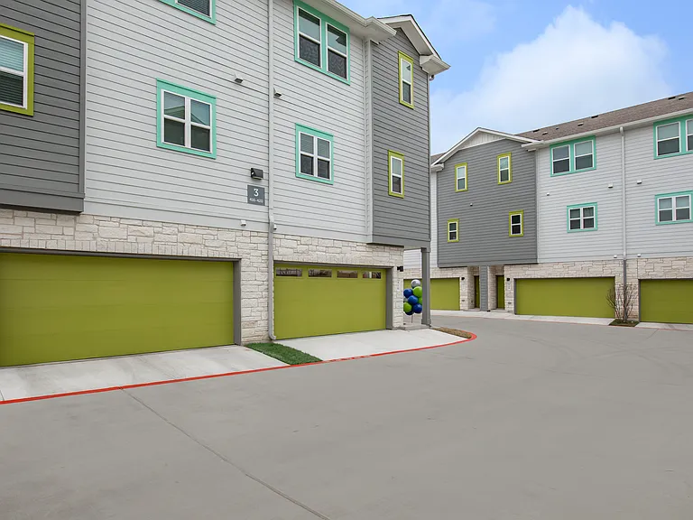 Trailside Oaks Townhomes — Photo 131