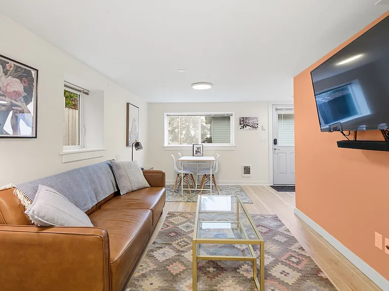 518 W 23rd Ave — Photo 5