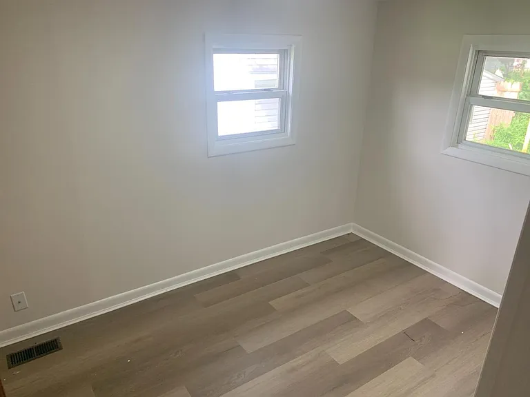 106 N Olive St — Photo 6