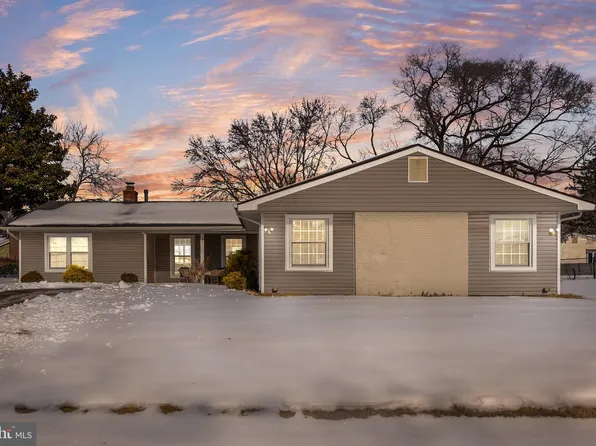 33 New Pond Ln, Willingboro, NJ 08046