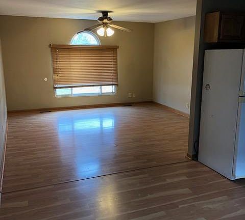 5th image of 705 W Si Johnson Ave