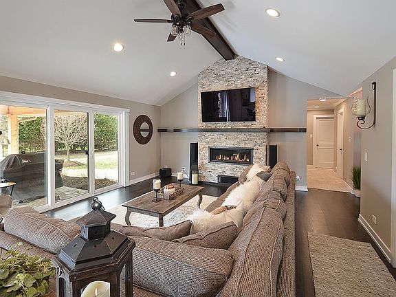 5th image of 1157 W Chatham Dr