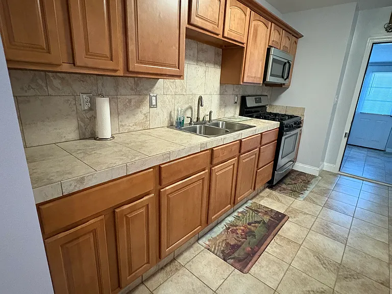 2105 Greenwood St — Photo 14