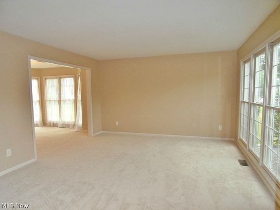 5th image of 19533 Blue Spruce Dr